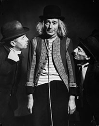 A scene from the first production of En Attendant Godot, Paris, 1953, Copyright: Bibliotheque National de France?