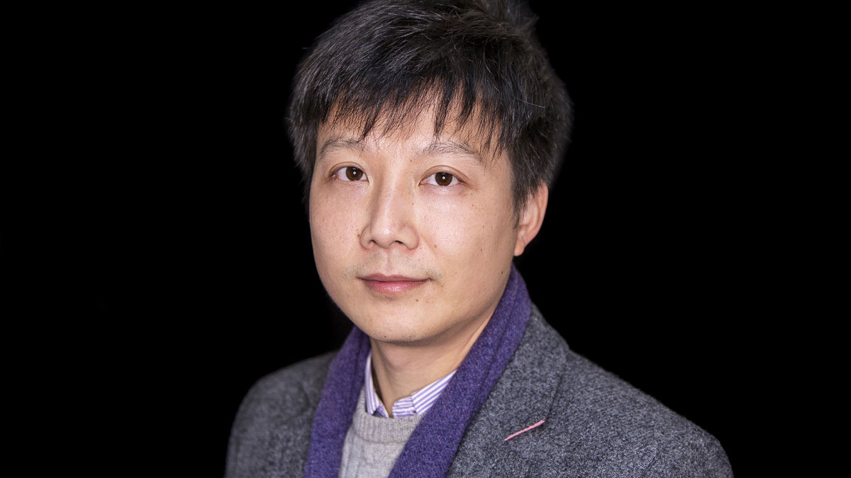 Portrait of Dr Zhiwen (Vincent) Luo, Associate Professor of Sustainable Technologies at the University of Reading