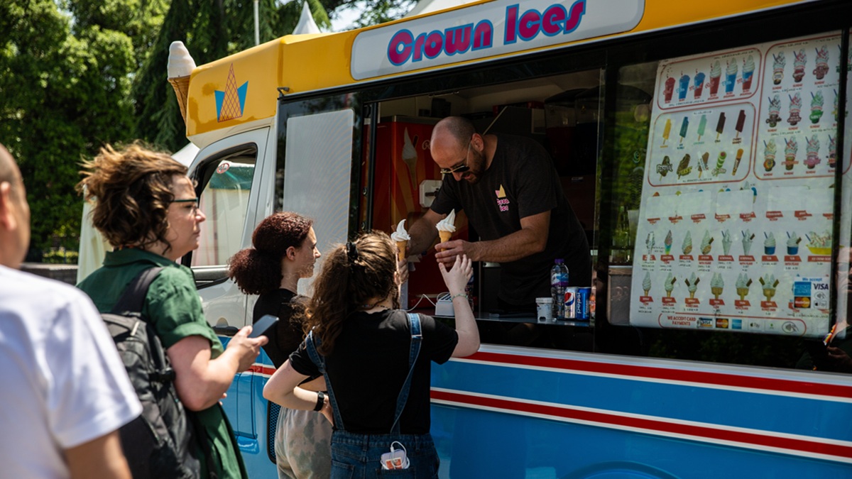 People queuing for ice creams