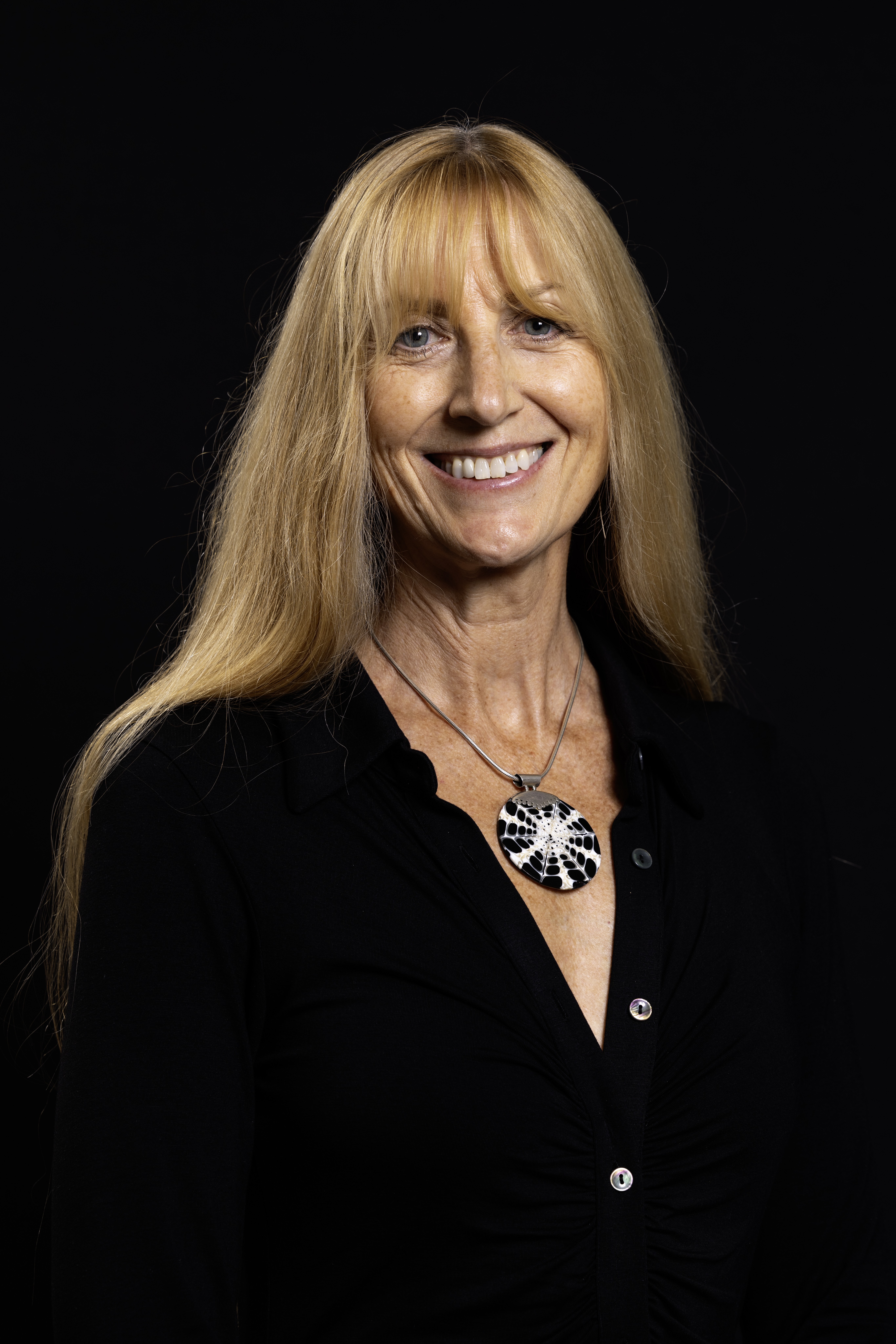 Head and shoulders photo of Julie Lovegrove