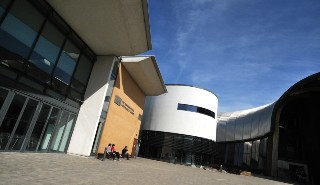 The entrance to Henley Business School on Whiteknights campus on a sunny day