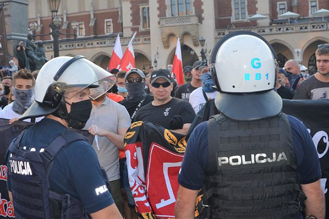 Police facing far right protesters